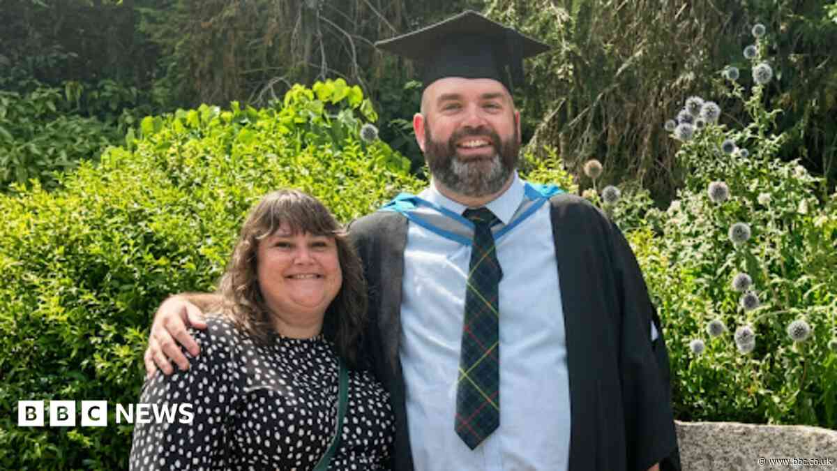 Man who failed GCSEs graduates from uni aged 42