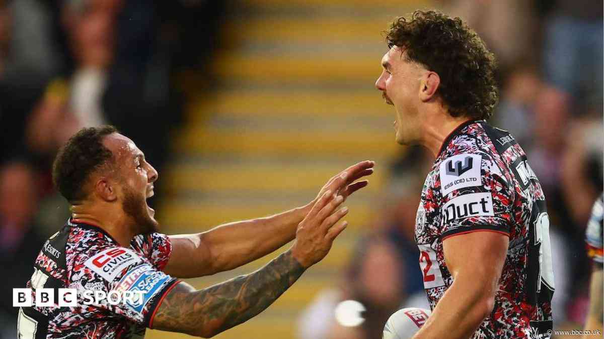 Leigh thump Bradford to move closer to play-offs