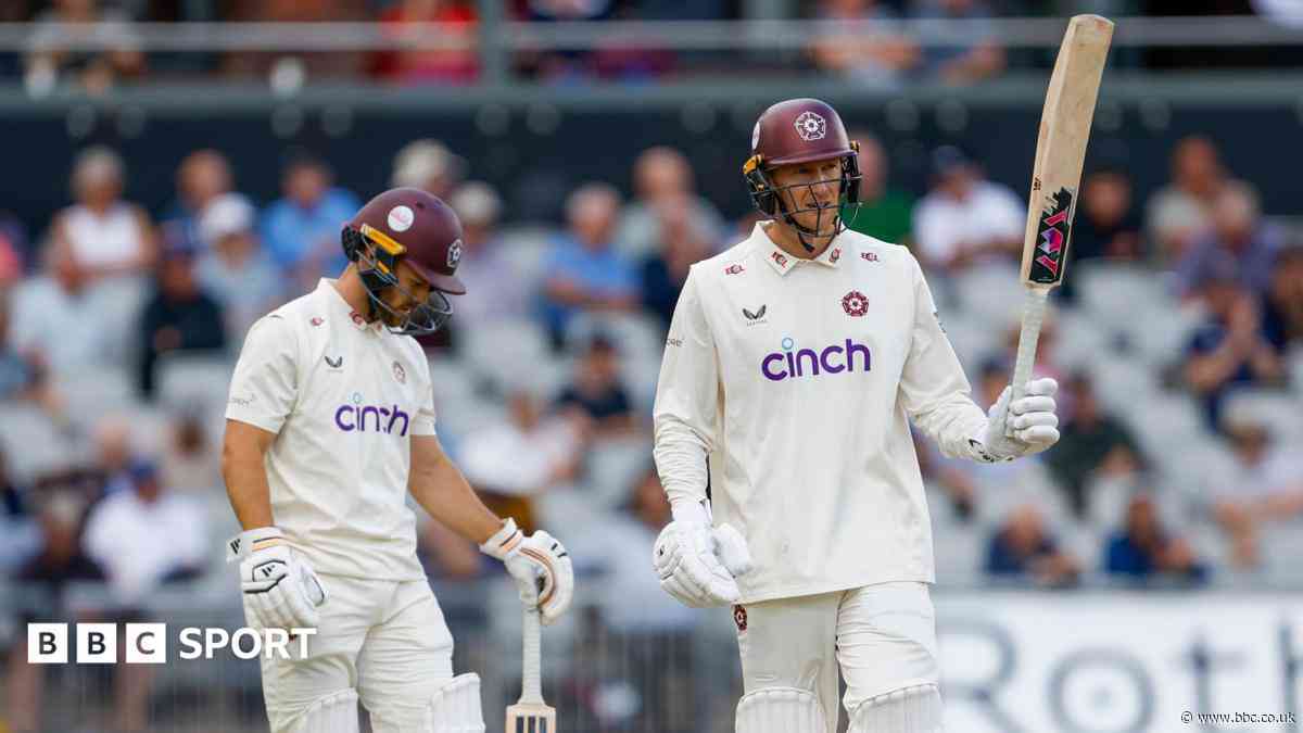 Gritty Barlett keeps Northants in hunt against Lancs