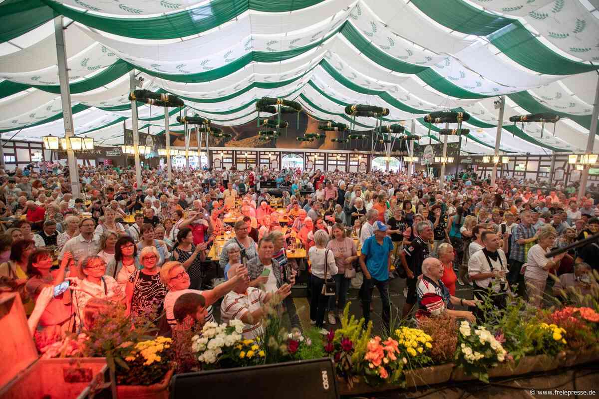 Das Festzelt steht schon: Was die Plauener Wiesn in diesem Jahr zu bieten hat