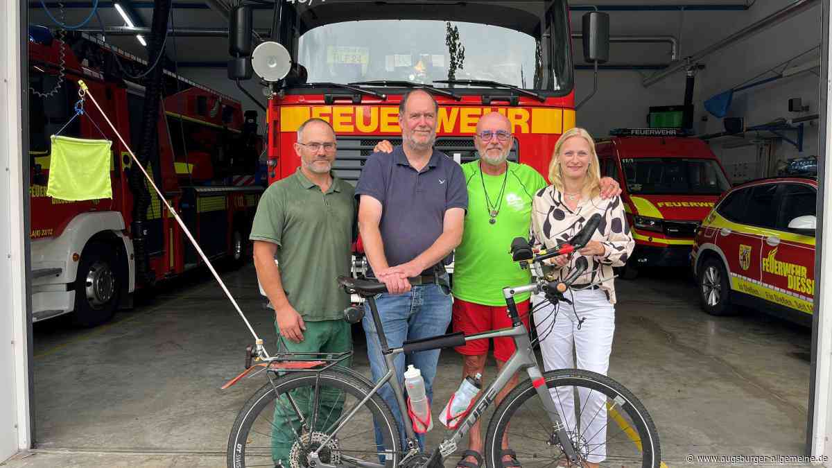 Jörg Richter kommt auf seiner Spenden-Radtour wieder zur Dießener Feuerwehr