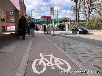 Scrap 'death trap' floating bus stops in London, campaigners demand as shocking video goes viral