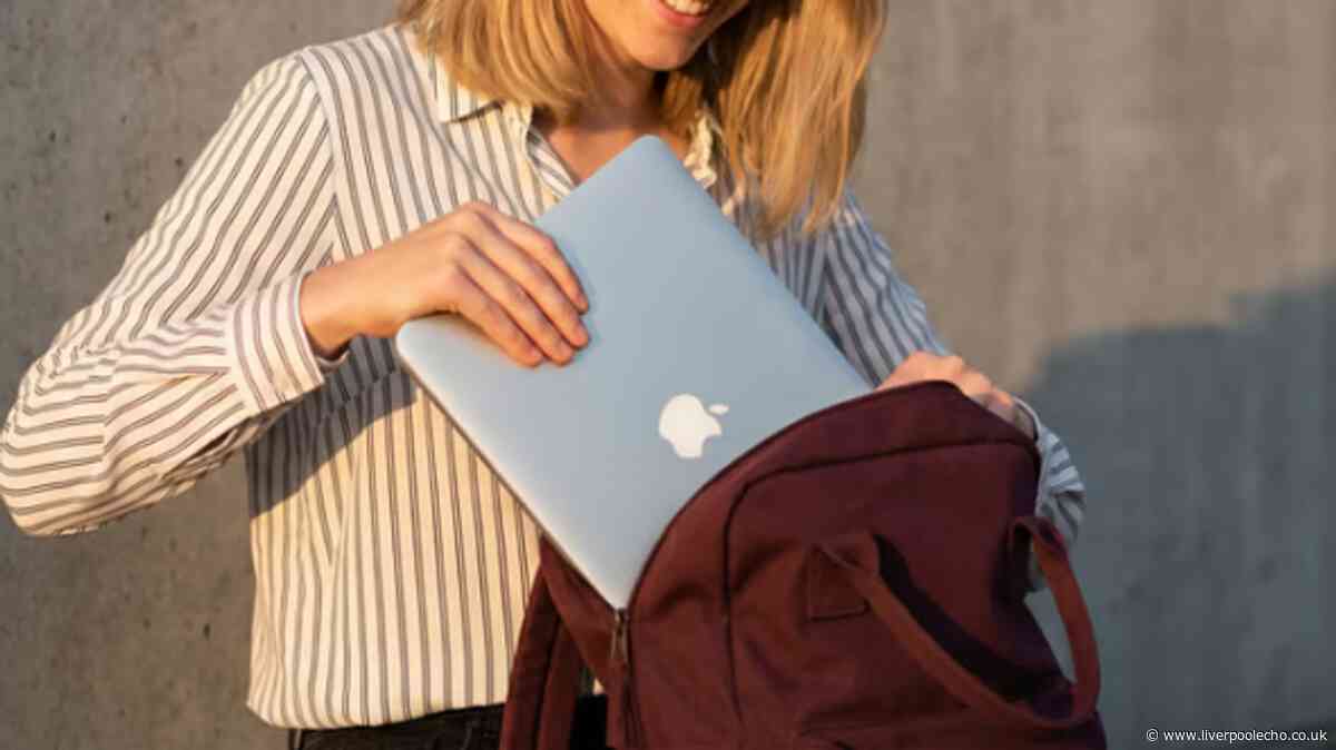Apple fans snap up MacBook from £150 that 'works perfectly' and ditch pricey contracts