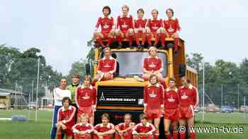 Schräge Mannschaftsbilder: Als der FC Bayern zum Saisonstart noch auf Lastwagen stieg