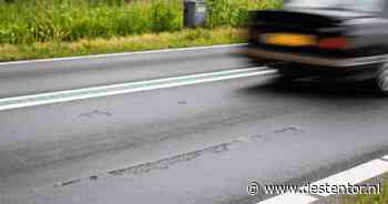 Twee maanden na opknapbeurt zit deze N-weg weer vol gaten en hobbels