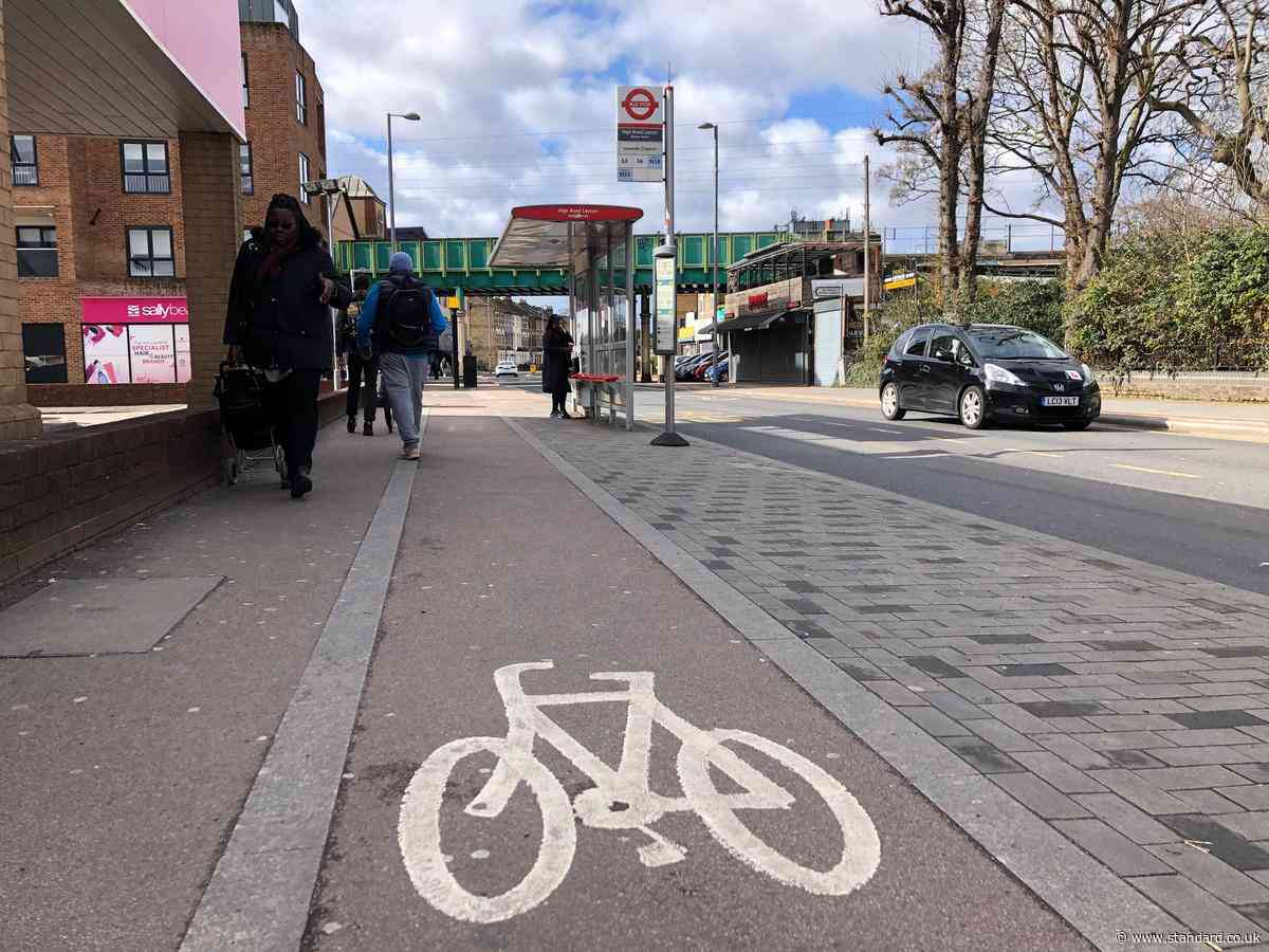 Scrap 'death trap' floating bus stops in London, campaigners demand as shocking video goes viral