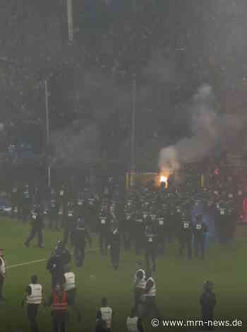 Mannheim – Eskalation im DFB-Pokal-Derby: Raketen auf Tribüne und Polizei – 35 Beamte verletzt