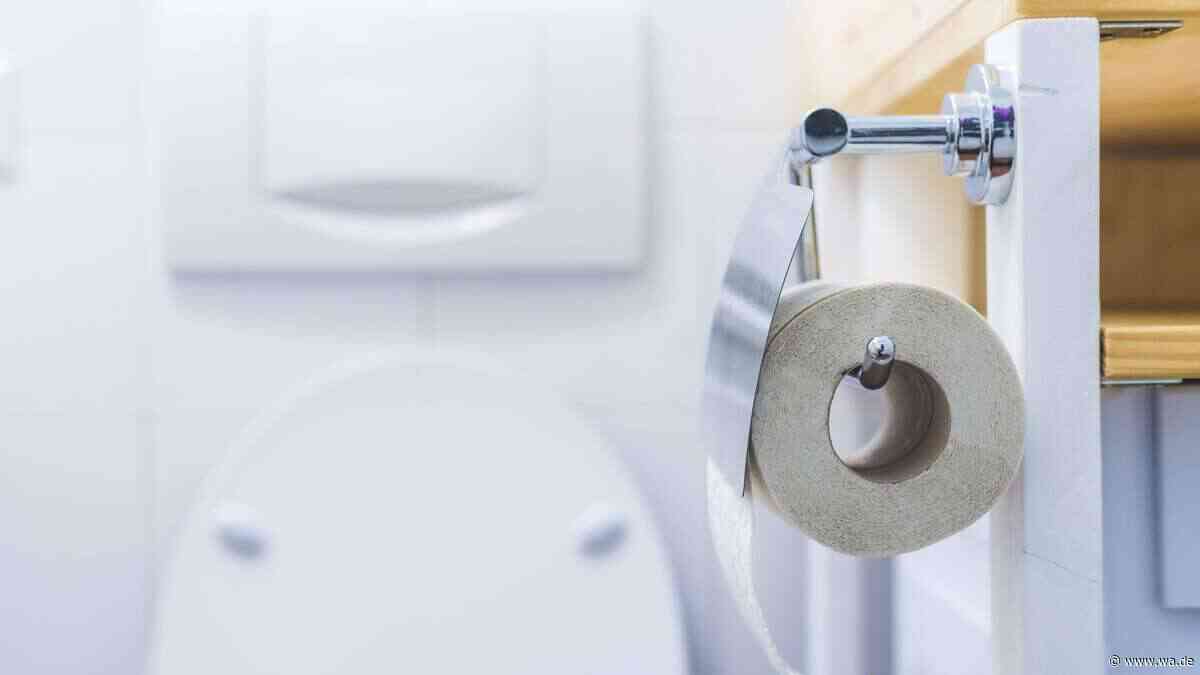 So hängt die Klopapierrolle wirklich richtig – und viele machen es falsch