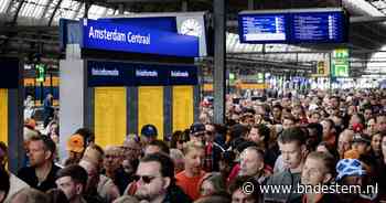 Elke vijf minuten een trein en toch is het station ramvol: duizenden fans naar Zandvoort voor Formule 1
