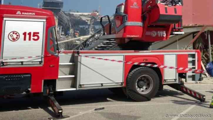 Crolla il tetto di una palazzina a Perugia: ci sono almeno due feriti, al lavoro i vigili del fuoco