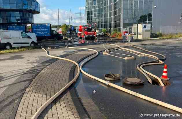 FW Bergheim: FOLGEMELDUNG: Großbrand in Paffendorf unter Kontrolle - Umfangreiche Nachlöscharbeiten dauern an