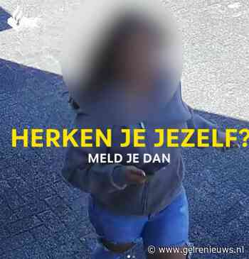 Jonge vrouw doet zich voor als politieagent en steelt sieraden