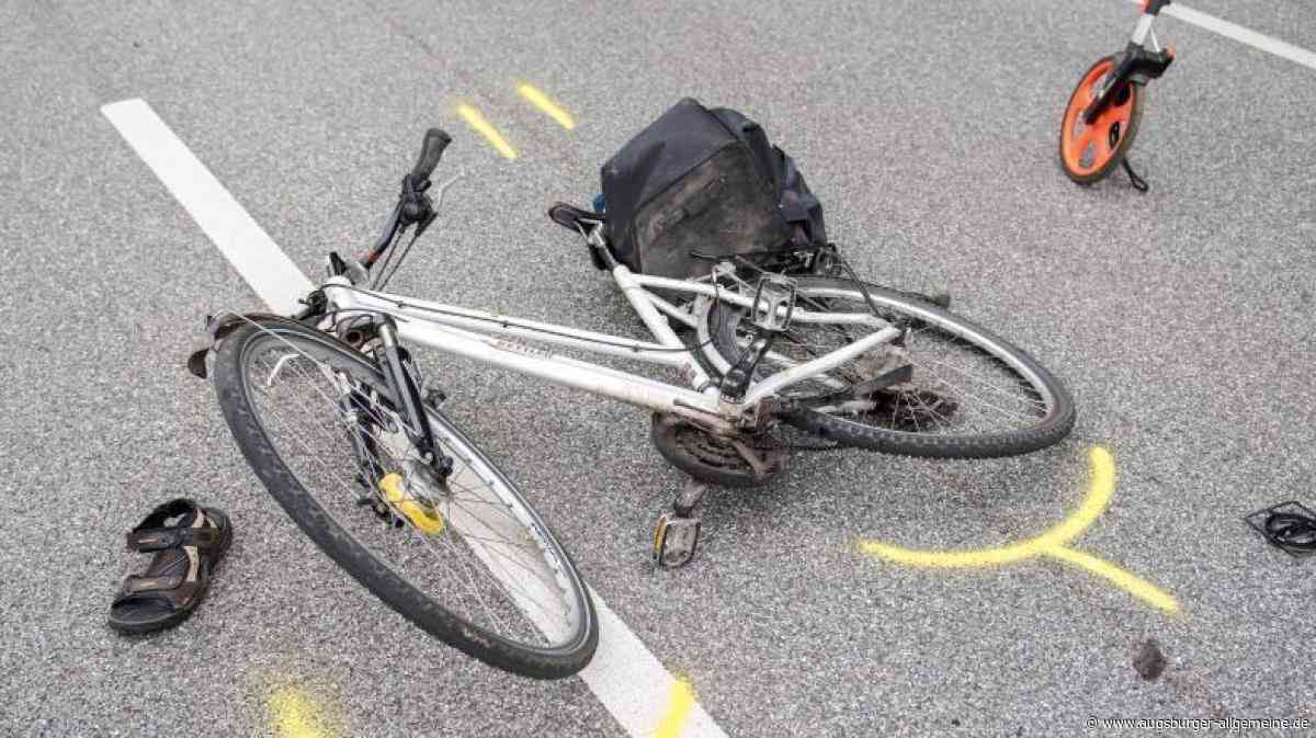Pedelecfahrer stürzt nach Unfall mit einem Paketfahrzeug