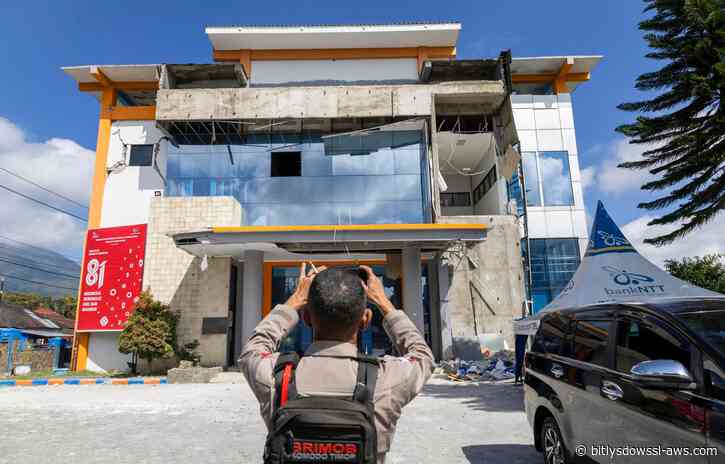 Aumenta a 87 la cifra de muertos por terremoto en Indonesia