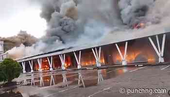 VIDEO: Fire rages Calabar mall 