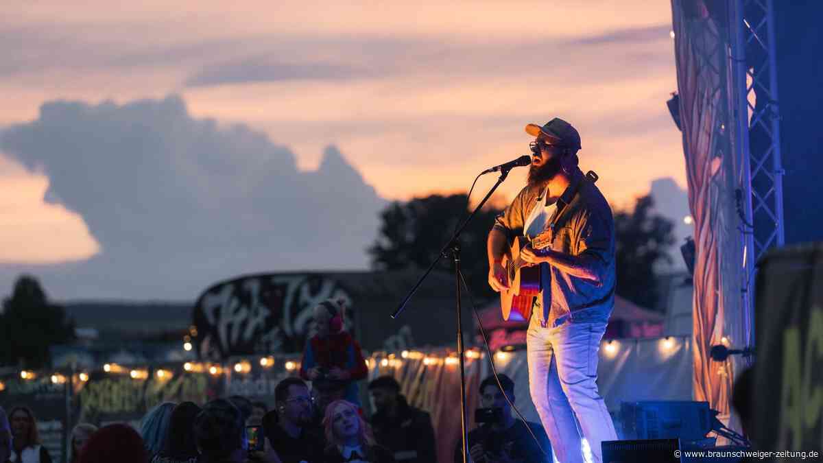 US-Headliner, Bässe, gute Laune: 30 Bilder vom Ackerfest 2026 in Schöppenstedt