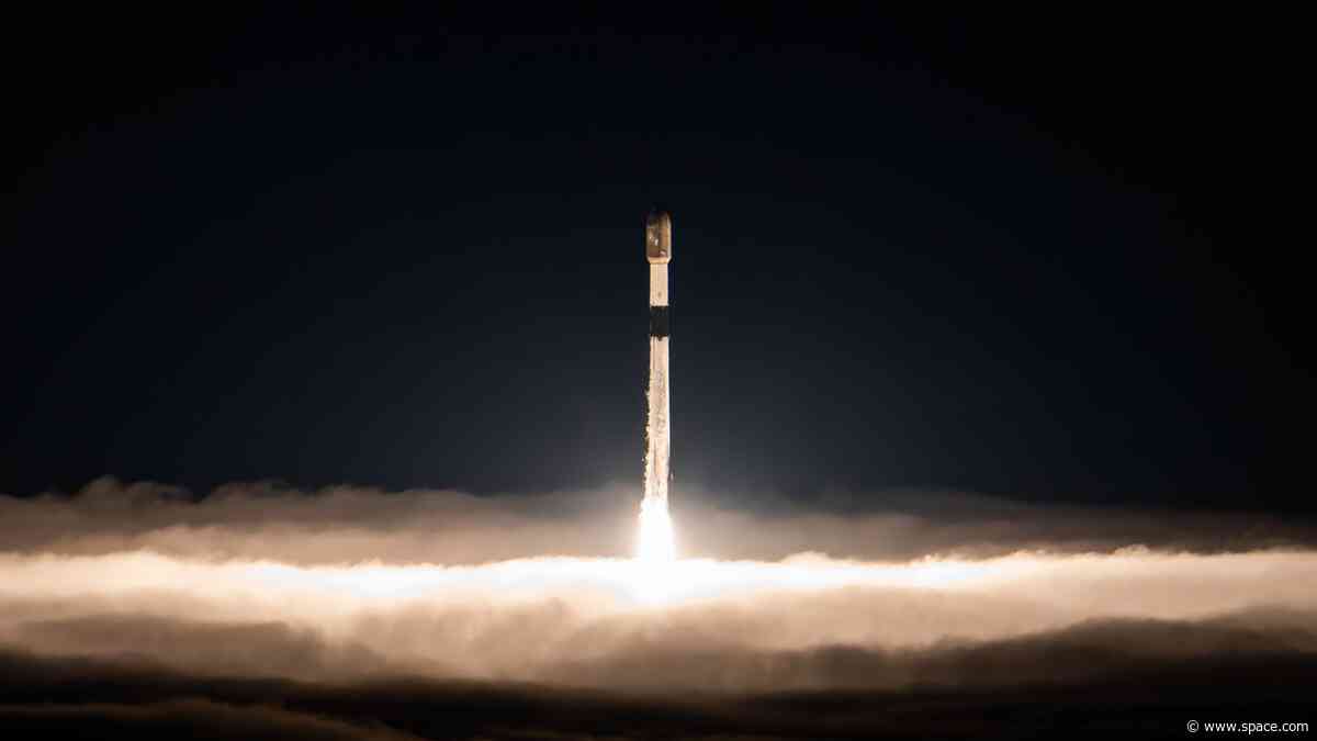 SpaceX sends 27 Starlink satellites to orbit on 100th Falcon rocket launch of the year (photos)
