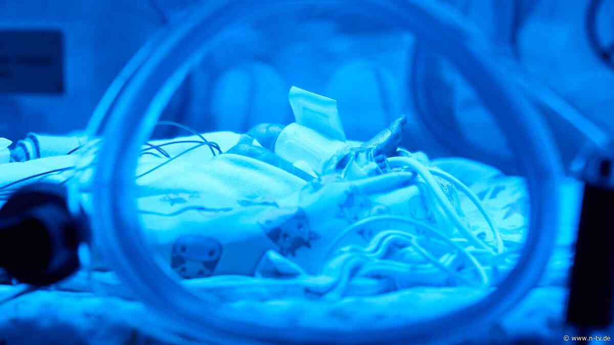 Aufnahmestopp verhängt: Infektionen in Kinderklinik - ein Frühchen stirbt in Paderborn