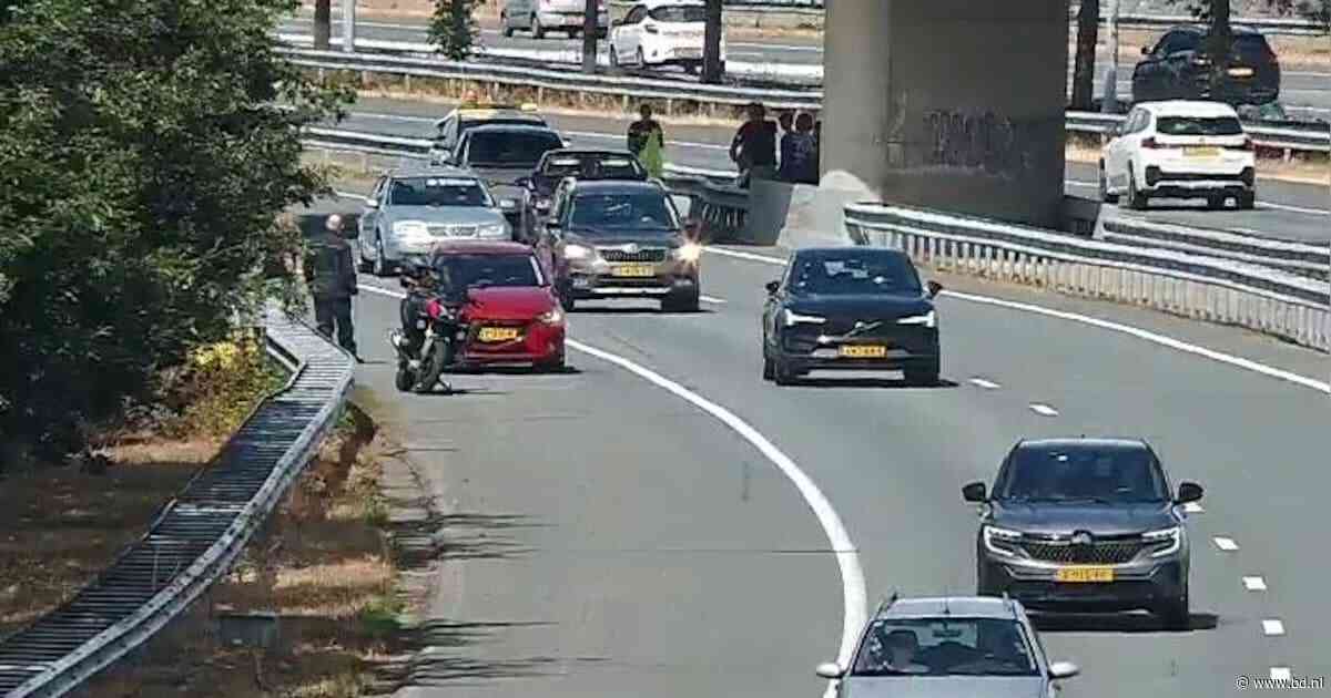 Vier auto’s betrokken bij ongeval op A2 bij Veghel, linkerrijstrook afgesloten