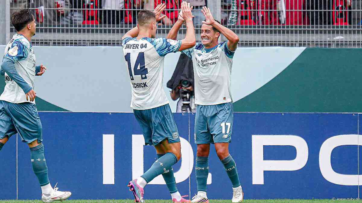 Schick als Dosenöffner: Pokal: Bayer nach der Pause Standesgemäß - FCA zittert lange