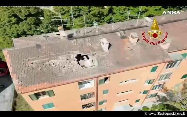 Esplosione in una palazzina a Perugia, i gravi danni al tetto parzialmente crollato: il video dall’alto