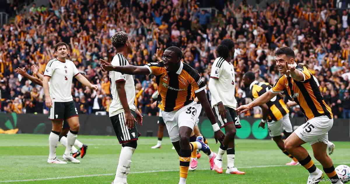Manchester United beleeft pijnlijke start en gaat onderuit bij promovendus Hull City