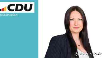 "Natürlich provokant": CDU-Kandidatin erklärt "Milf"-Kette auf Wahlplakat