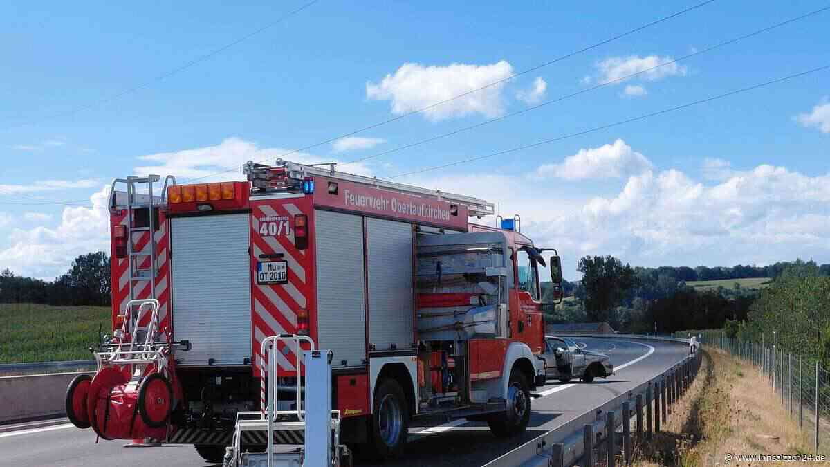 Reifenplatzer sorgt für Unfall auf der A94 in Richtung München