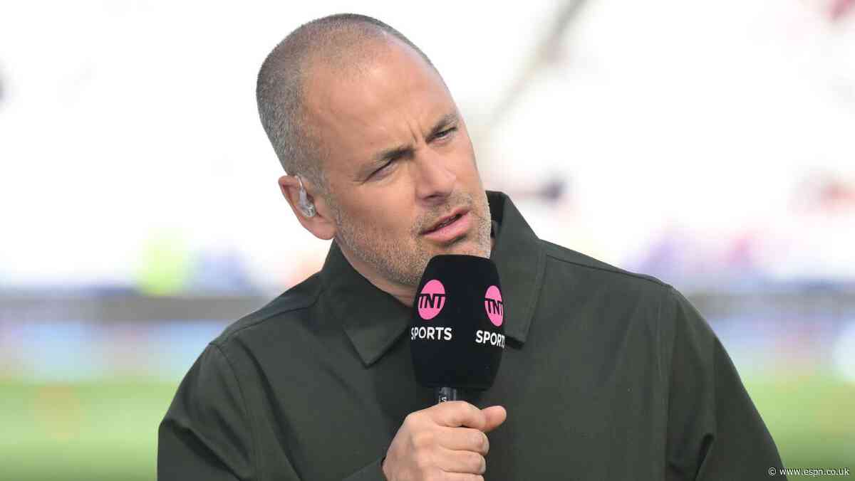 Hull fans mock Cole prediction after United upset