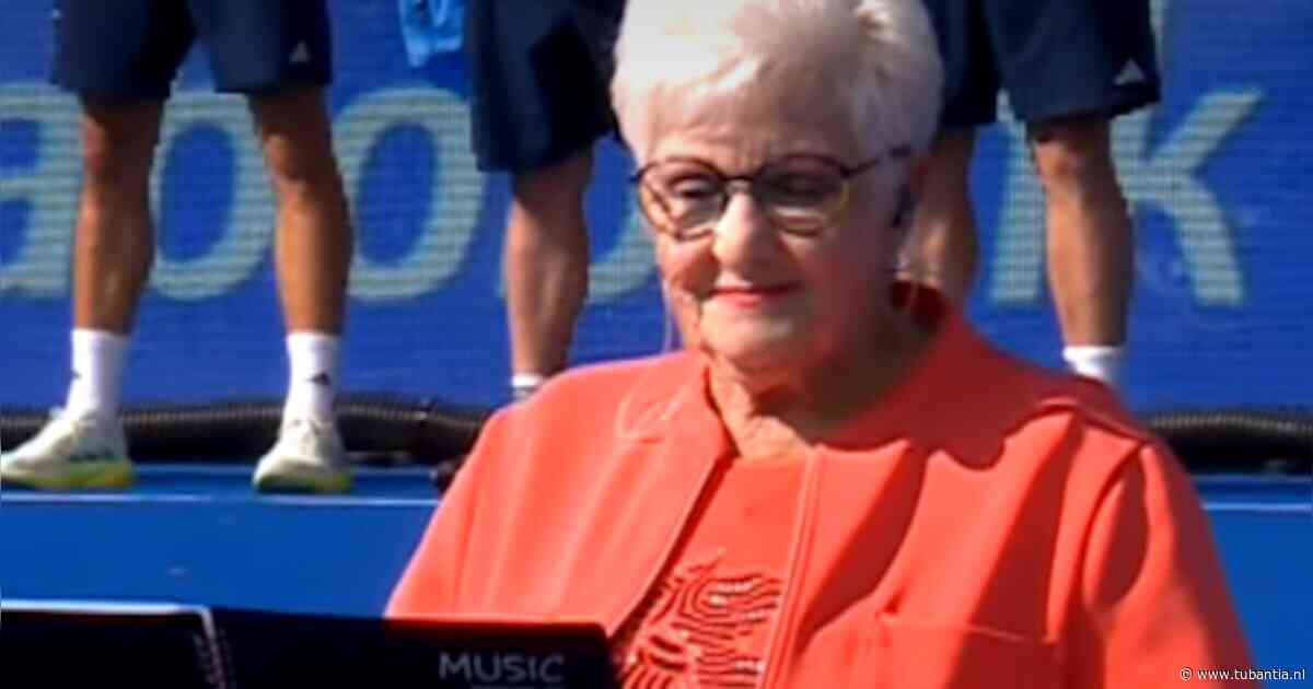 Na gemist WK-avontuur: Orgel Joke verzorgt Wilhelmus bij hockeywedstrijd Nederland - India