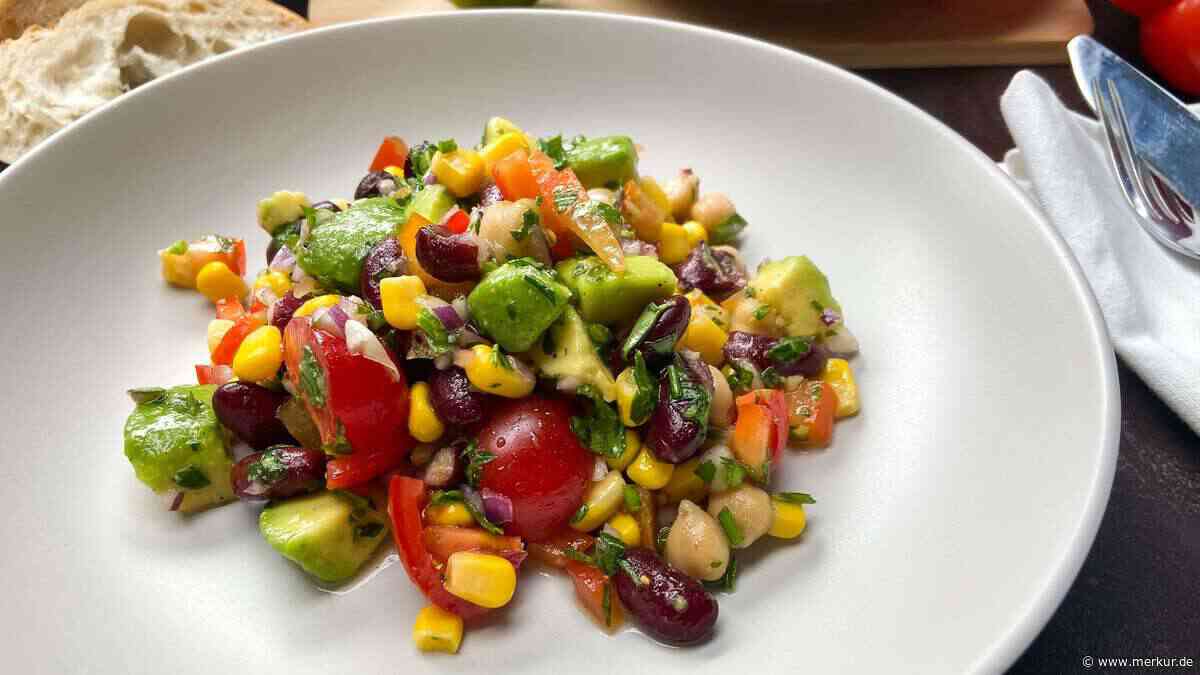 Bunter Sommersalat: Farbenfrohe Beilage, die in nur 20 Minuten fertig auf dem Tisch steht