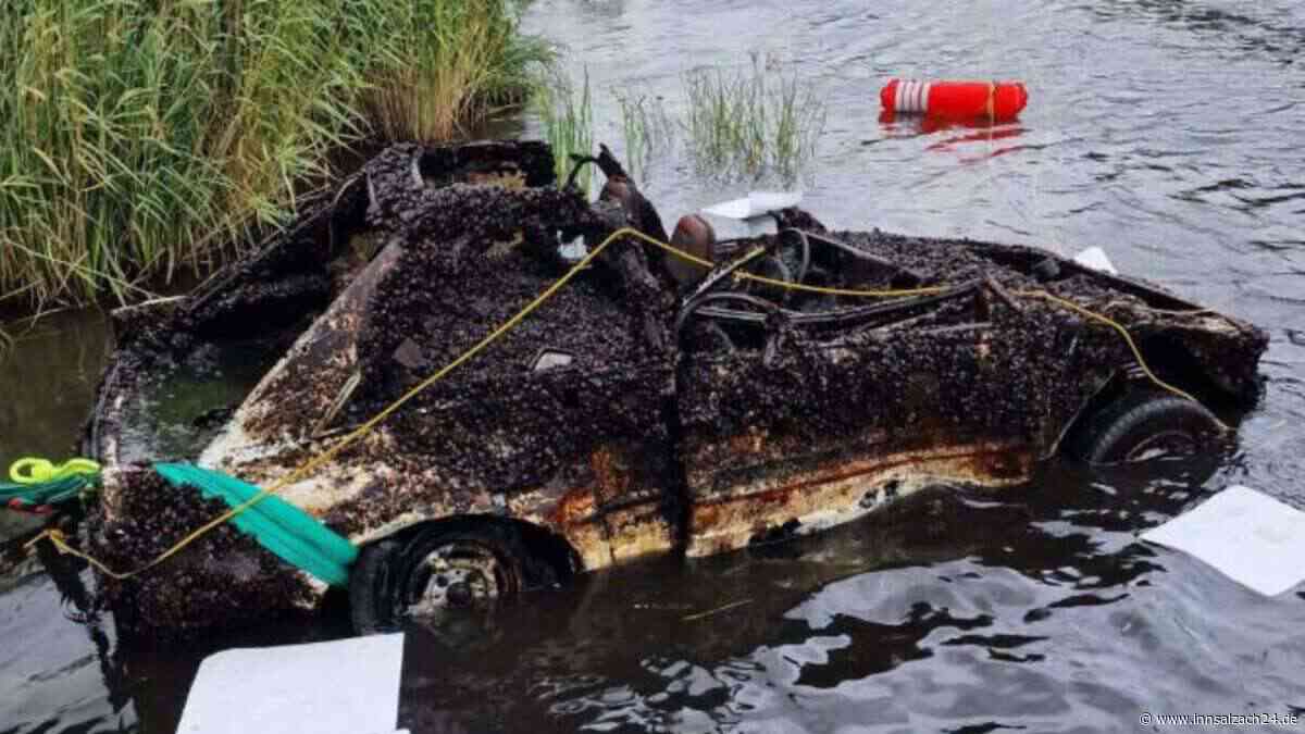 Oldtimer liegt Jahrzehnte in deutschem Fluss – Polizei macht Grusel-Fund bei der Bergung