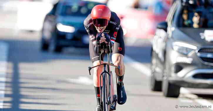LIVE Vuelta | Eerste favoriet van start in openingstijdrit, wie pakt de rode trui in de woonplaats van Tadej Pogacar?