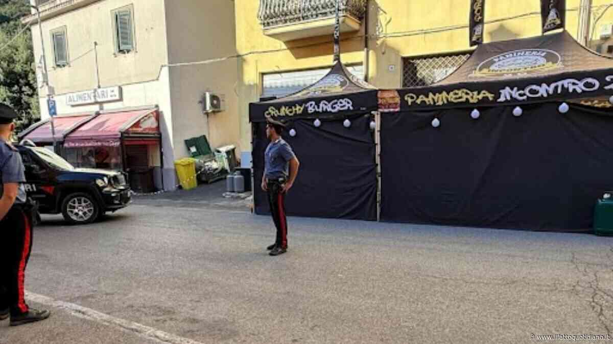 Un 15enne e un 36enne trovati morti in uno stand. Ipotesi monossido di carbonio, indagini in corso