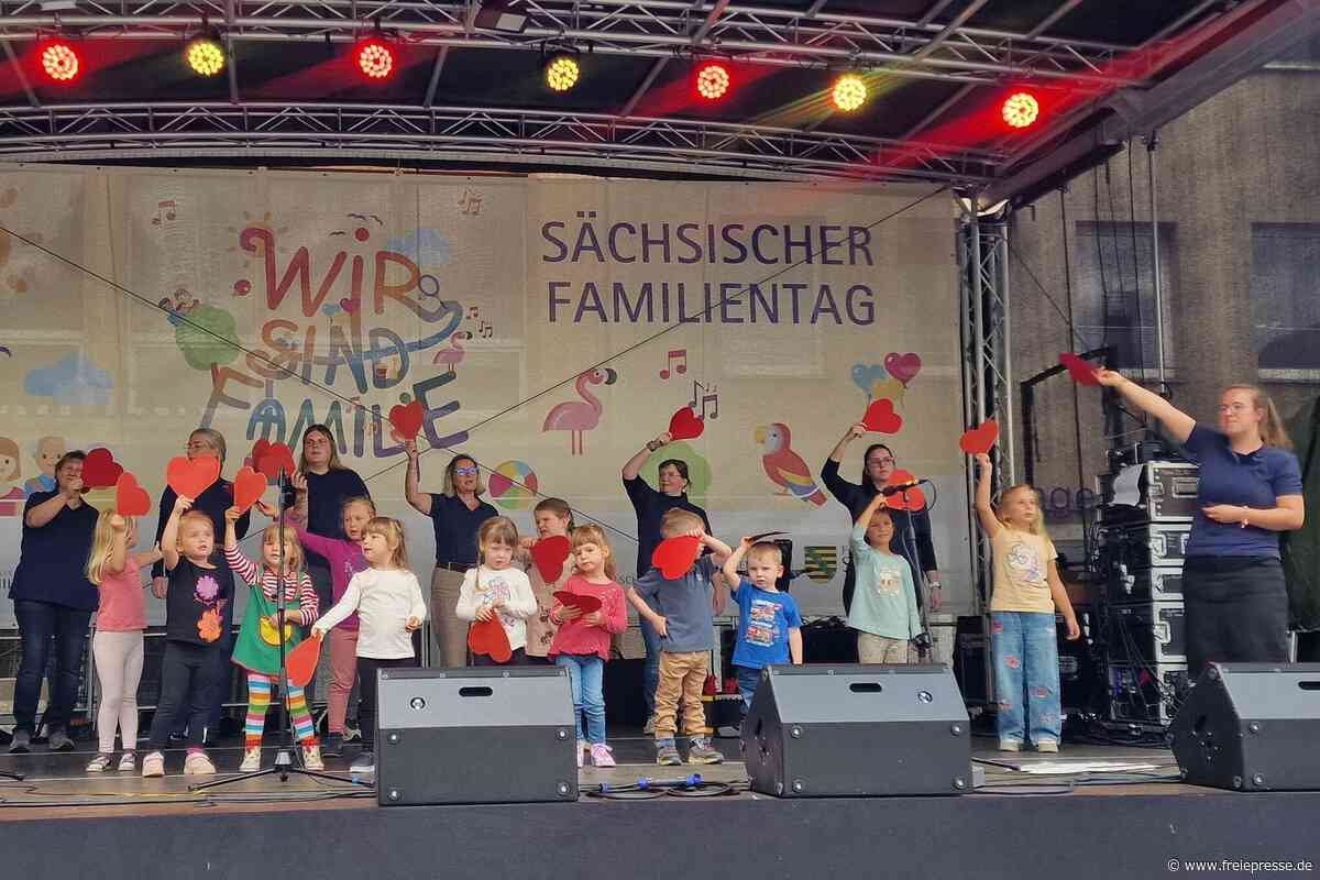 Sächsischer Familientag im Erzgebirge: Politik, Popcorn, Geld – und die Sorgen der Eltern