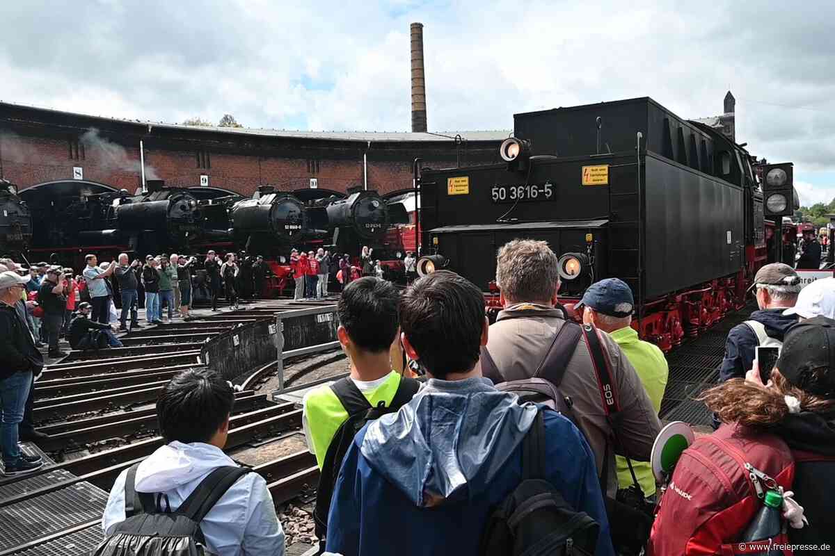 Besucheransturm auf Lok-Parade bei Heizhausfest in Chemnitz