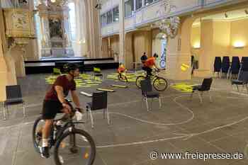 Mit dem Rad durch die Kirche: Über 200 Teilnehmer bei 13. Fahrradzickzack in Freiberg