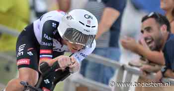 Tadej Pogacar grijpt direct de macht in de Vuelta: Sloveen wint openingstijdrit met miniem verschil op nummer 2