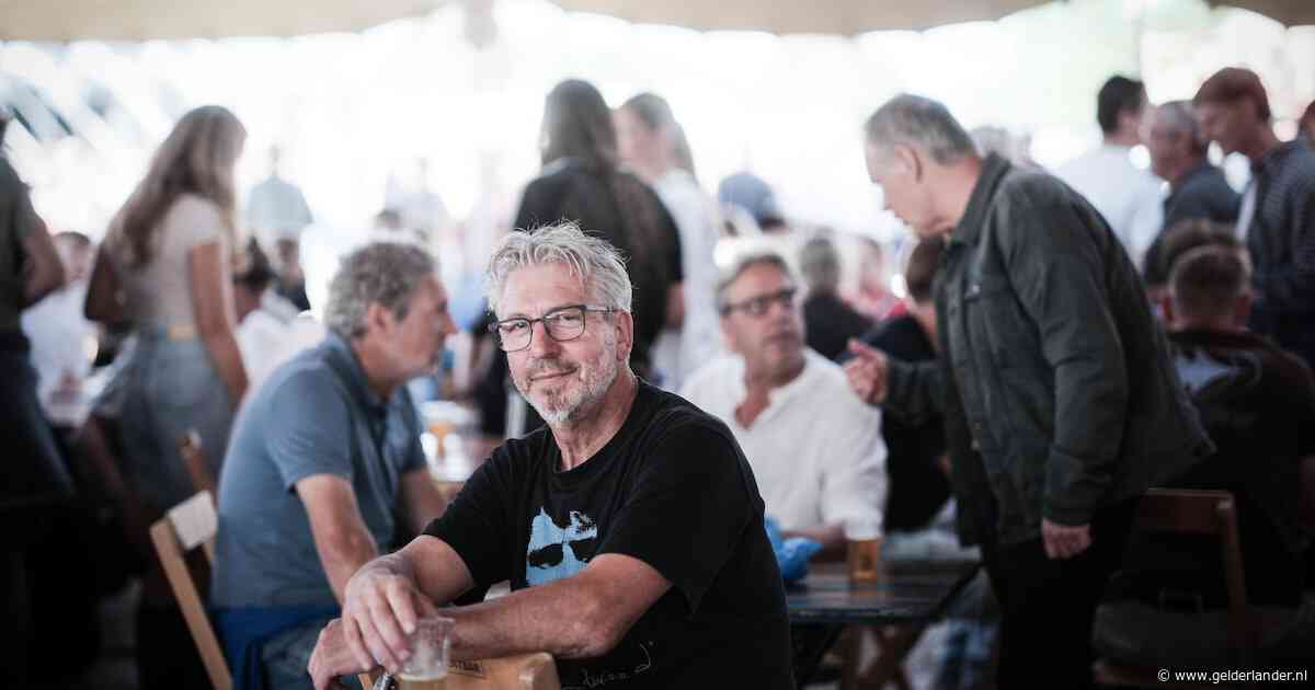 Joost (69) ziet muziekwereld veranderen in de backstage van Huntenpop: ‘We hebben de deur van de wc moeten forceren’