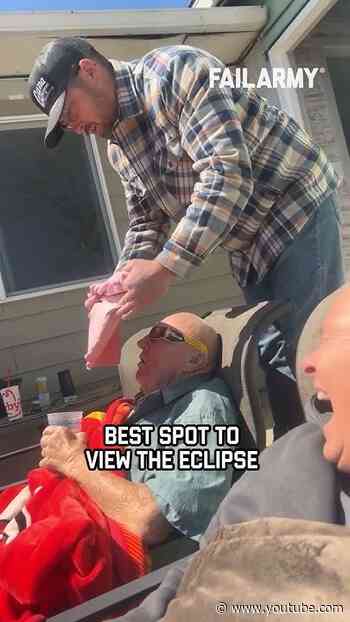 Keep your eyes on the prize! #eclipse #solareclipse #science #fail #failarmy