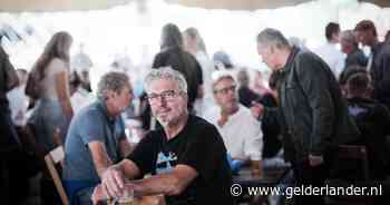Joost (69) ziet muziekwereld veranderen in de backstage van Huntenpop: ‘We hebben de deur van de wc moeten forceren’