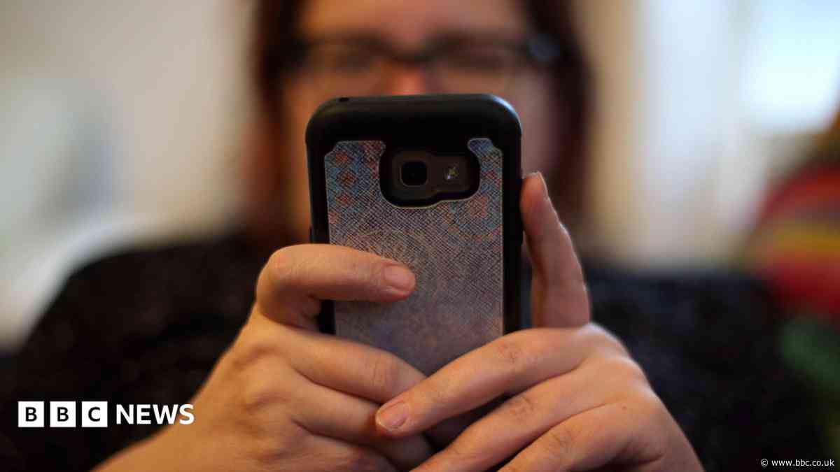 Warning issued after fraudsters impersonate police