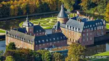 Burg mit Labyrinth und Wassergarten – Rundweg führt durch malerische Parkanlage