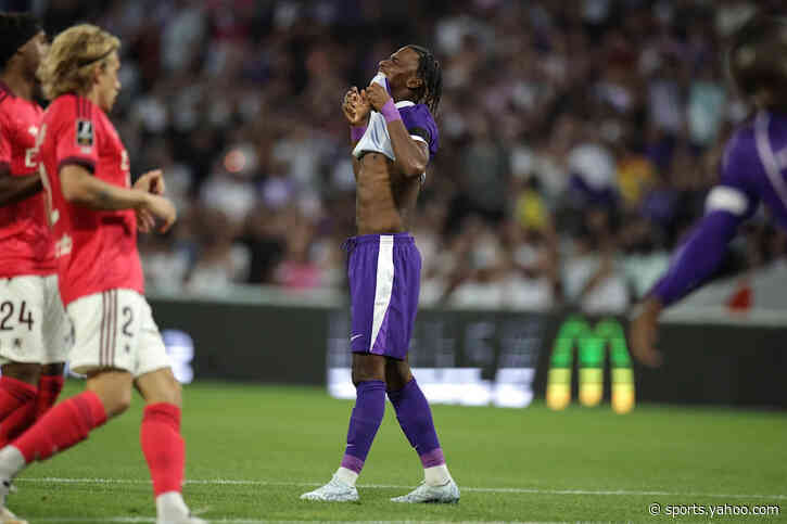 Toulouse man's baffling miss against Lyon 🤯
