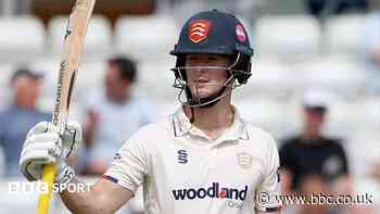 Essex pair prevent Somerset innings win