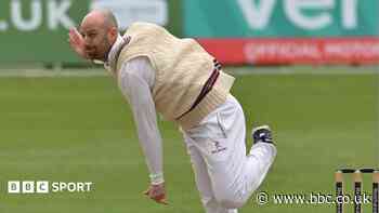 Essex rally against Somerset after following on