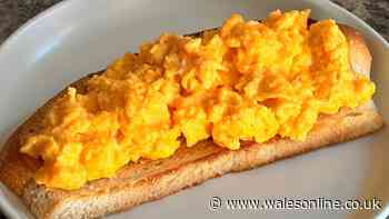 Scrambled eggs will be tastier and creamier if cooked in the pan with 1 simple ingredient
