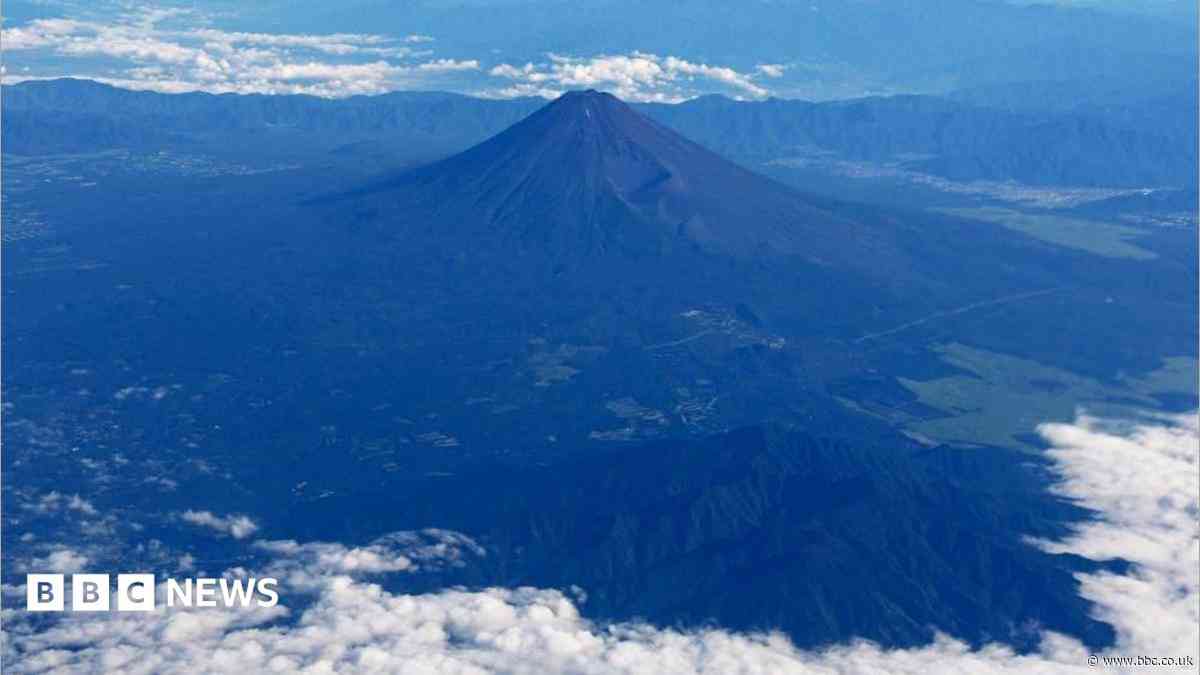 Father leaves 7-year-old son alone on Mount Fuji to continue hike
