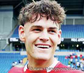 James to stay at Scarlets