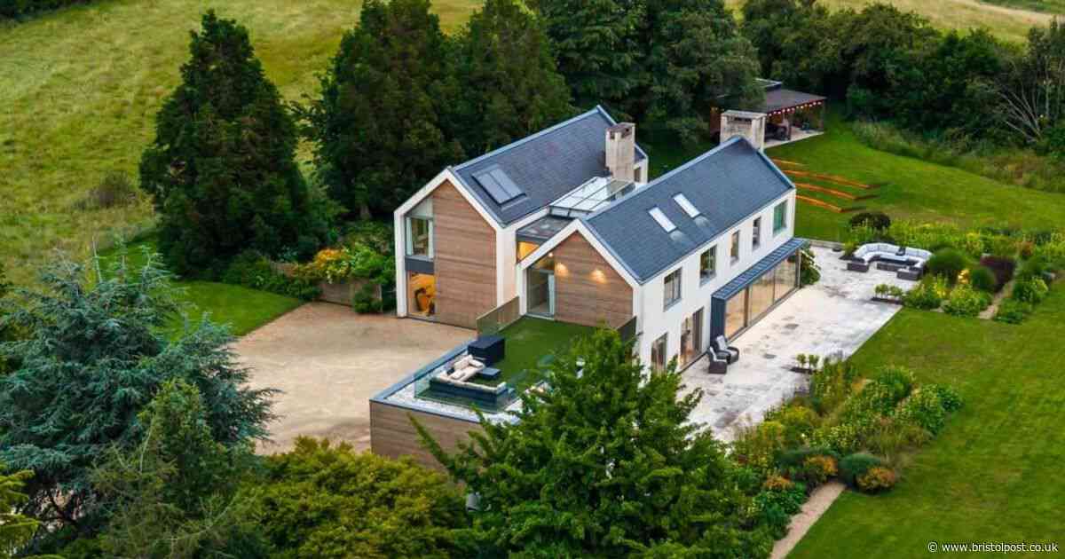 Amazing luxury modern home for sale just outside Bristol